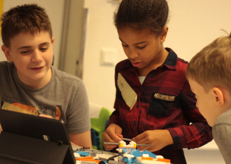 Mit Lego BOOST Robotern erlernen Kinder das Programmieren.